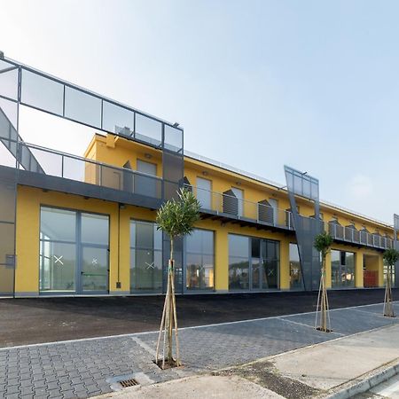 Aspio Residence Камерано Екстериор снимка