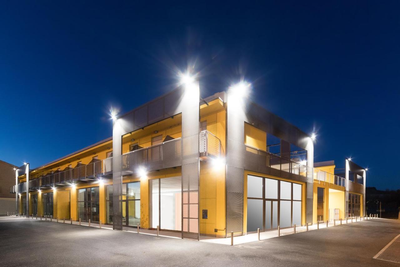 Aspio Residence Камерано Екстериор снимка