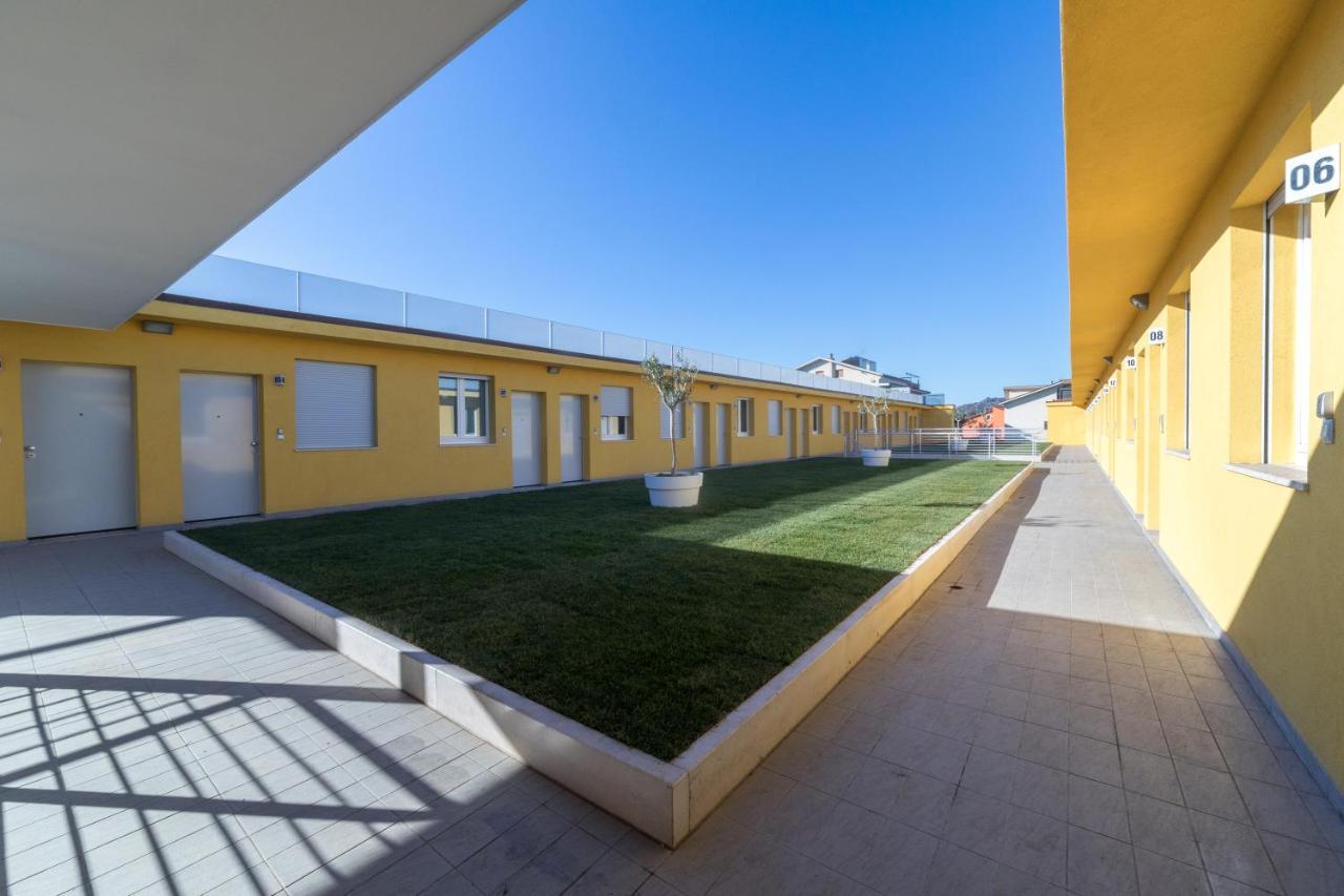 Aspio Residence Камерано Екстериор снимка