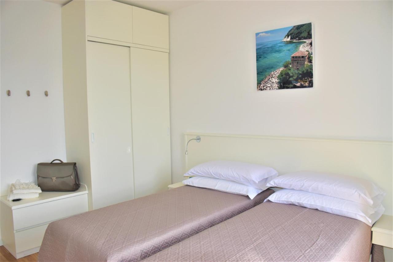 Aspio Residence Камерано Екстериор снимка